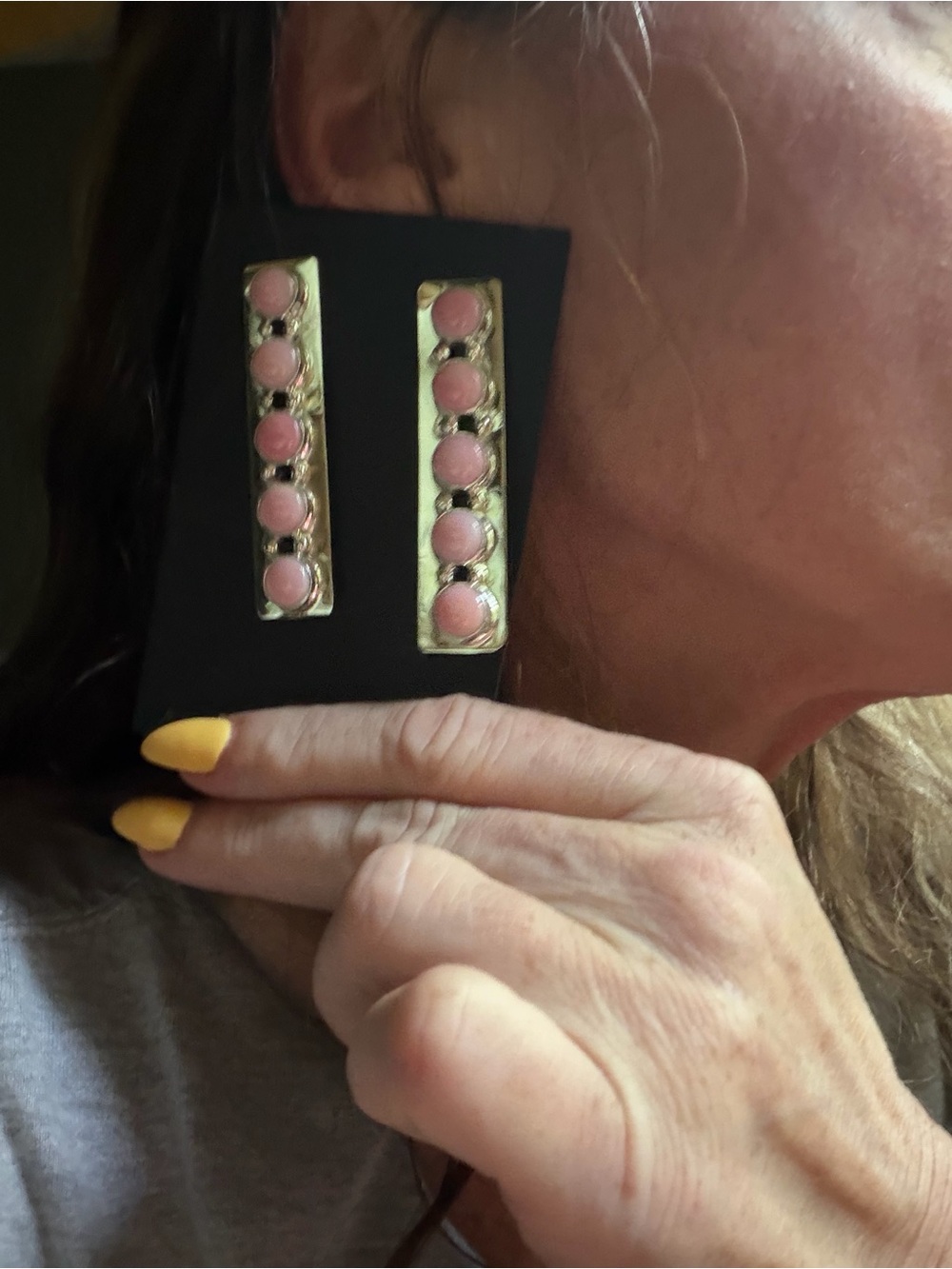 Jody Tsosie Navajo Pink Conch Cabochon Linear Earrings - Picture 4 of 4